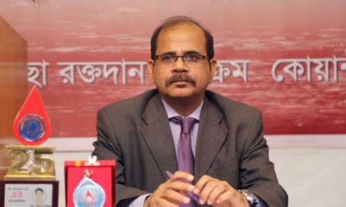 বাংলা একাডেমির পরিচালক ড. জালাল আহমেদ—সুস্থ এবং মানবিক দেশ গড়তে অবদান রাখছেন রক্তদাতারা